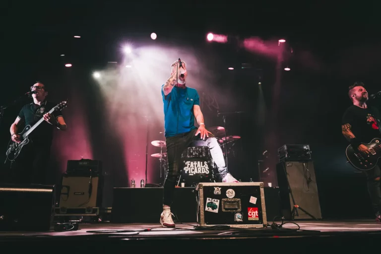 Concert du groupe Les Fatals Picards photographié à Montauban lors d’un événement musical