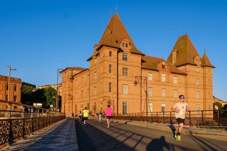 Coureurs participant à l’Ekiden de Montauban lors d’un événement sportif en Tarn-et-Garonne