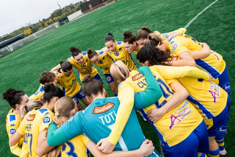 Équipe de football féminin du MFCTG lors d’un match officiel face à Clermont