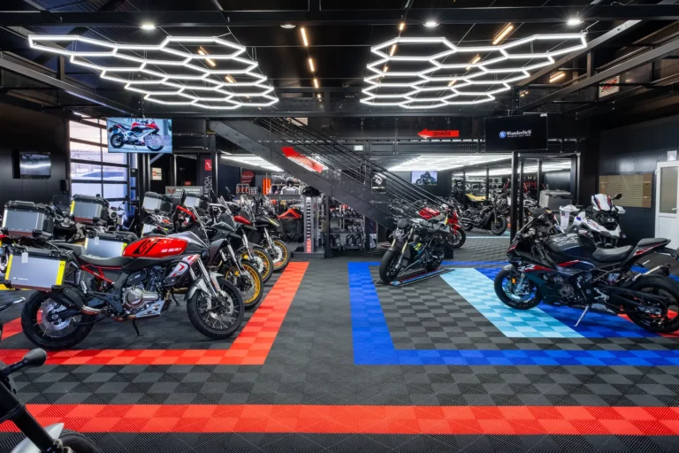 Photographie professionnelle de la concession Platinium Motos à Montauban