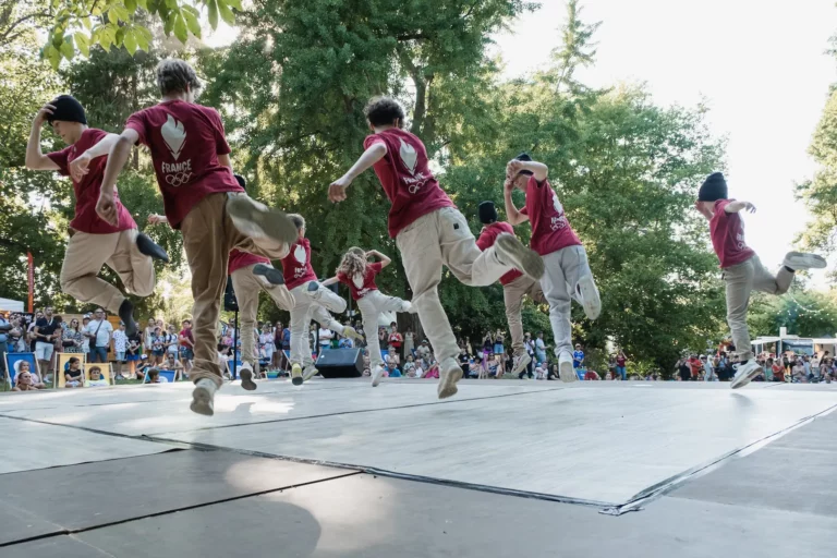 Spectacle de danse photographié lors d’un événement culturel à Montauban
