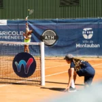 Match de tennis avec ramasseuse de balles au premier plan à Montauban