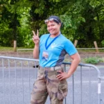 Portrait d’une bénévole lors de l’Ekiden de Montauban 2025