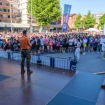 Participants rassemblés avant le départ de l’Ekiden de Montauban 2025