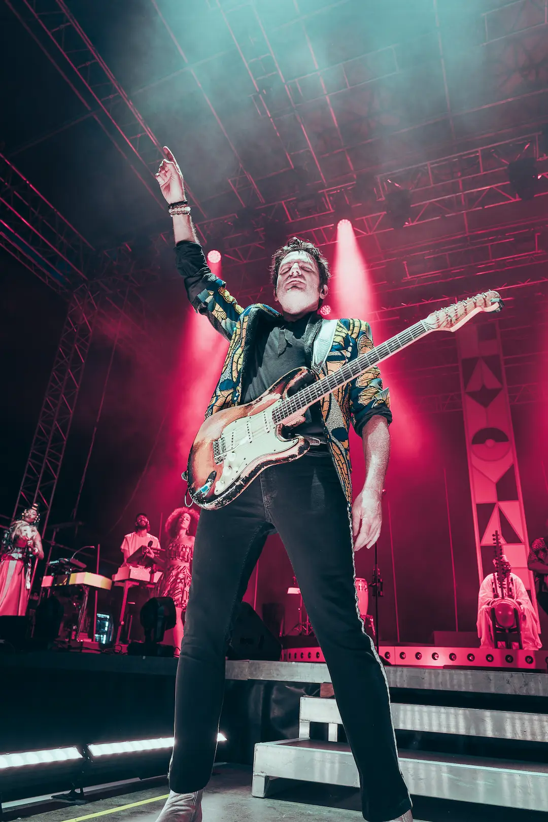 Artiste en concert lors d’un événement photographié à Montauban