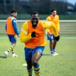 Joueur du MFCTG courant pendant un exercice d’entraînemen