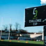 Poteau et signalétique EPCR Challenge Cup au stade de Sapiac