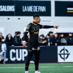 Joueur de rugby de l’US Montauban donnant des consignes pendant un match