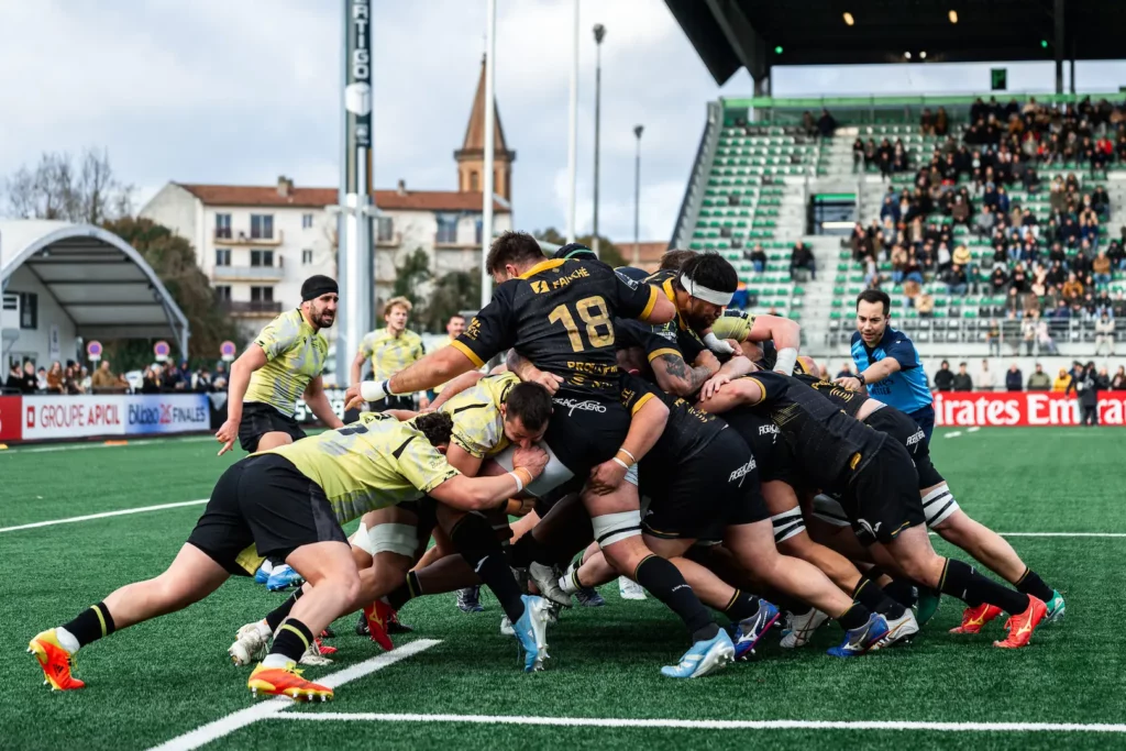 Mêlée de rugby entre l’US Montauban et Black Lion à Sapiac