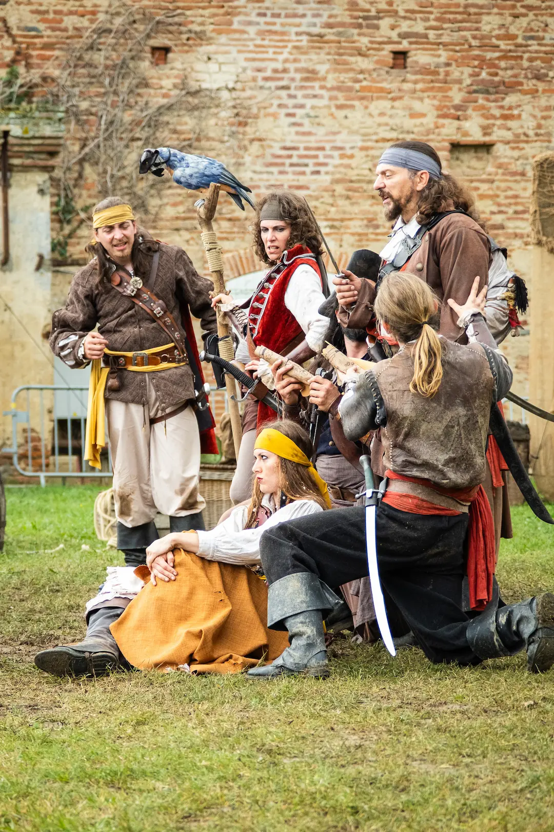 Spectacle médiéval avec comédiens costumés lors d’un événement culturel en Tarn-et-Garonne