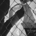 Joueur de tennis en récupération après l’effort, photographie en noir et blanc