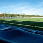 Terrain de football du MFCTG vu depuis les tribunes à Montauban