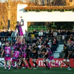 Phase de touche lors d’un match de rugby professionnel à Montauban