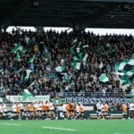 Entrée des joueurs de l’USM Montauban devant les supporters au stade de Sapiac