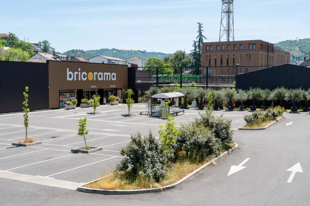 Façade d’un magasin Bricorama photographiée lors d’un reportage photo commerce