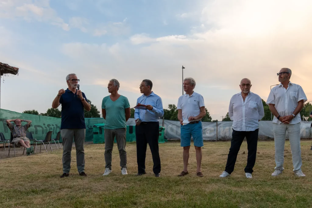 Discours en extérieur pendant une soirée partenaires à Montauban