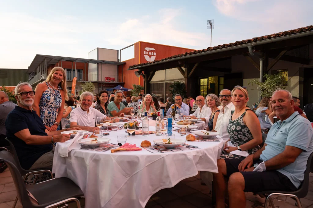 Photo de groupe lors d’une soirée partenaires à Montauban