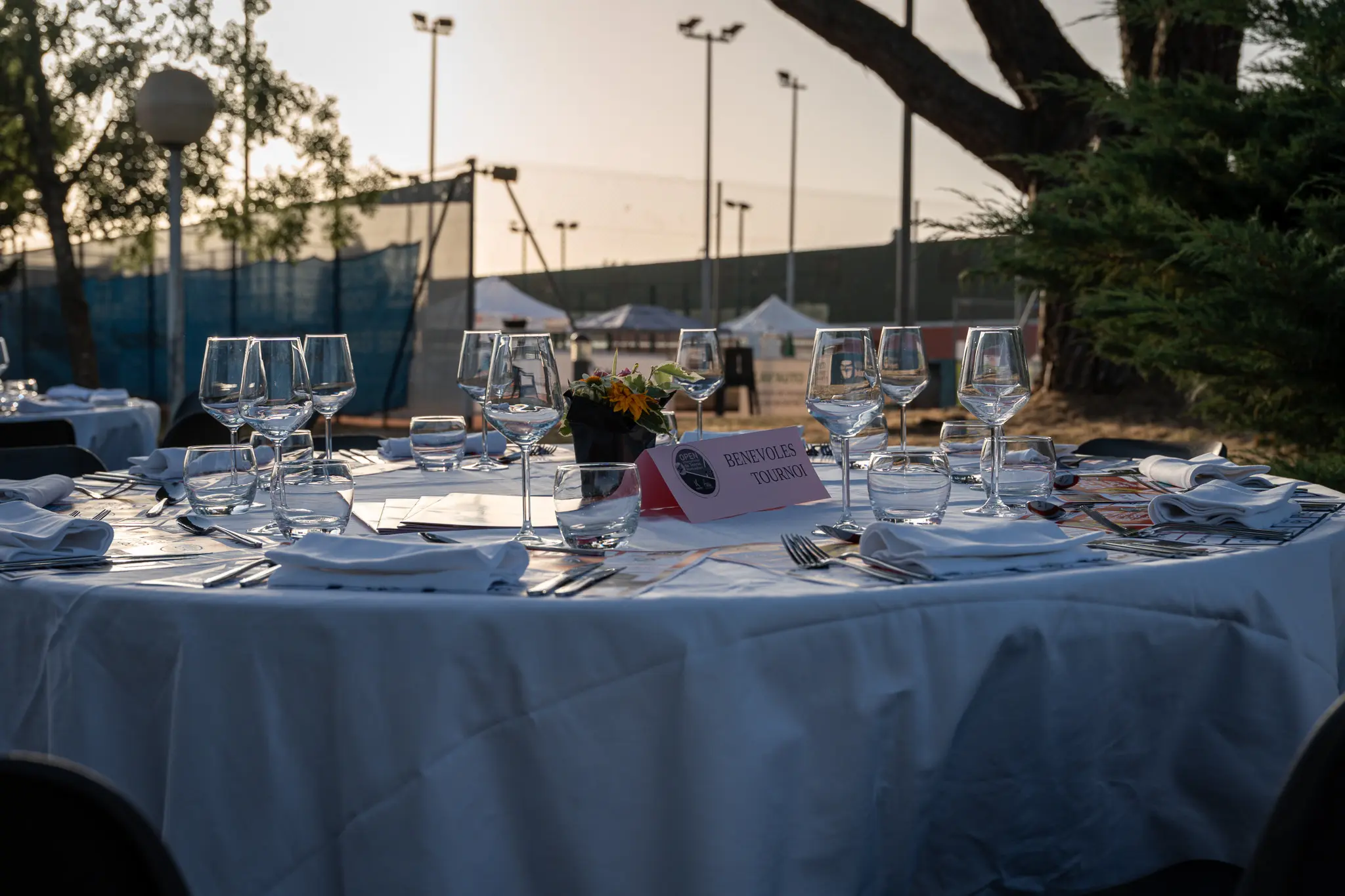 Table dressée pour une soirée partenaires à Montauban